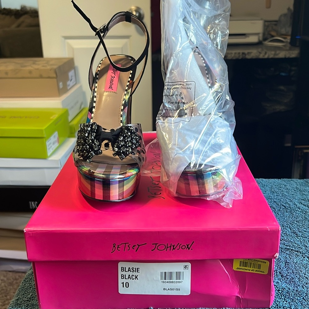 NEW - Betsy Johnson - Blaise Black